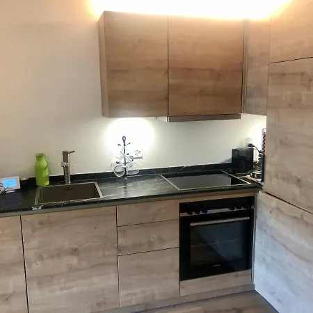 Studio Mattawaldstrasse 17a *